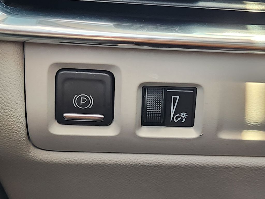 Thumbnail: 2022 Cadillac XT4 - 28