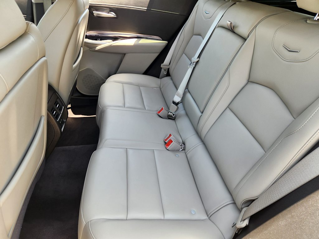 Thumbnail: 2022 Cadillac XT4 - 21