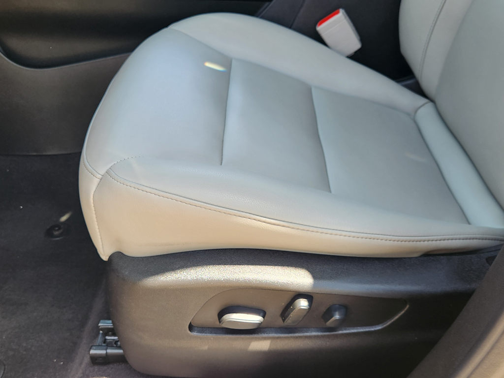 Thumbnail: 2022 Cadillac XT4 - 30