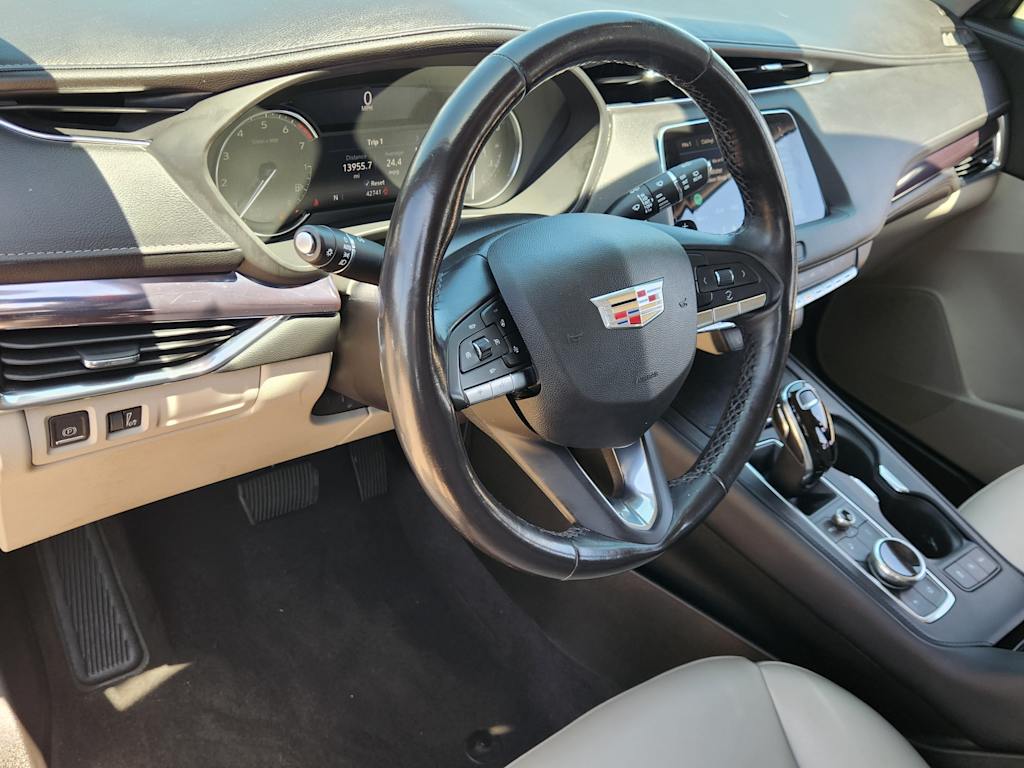 Thumbnail: 2022 Cadillac XT4 - 2