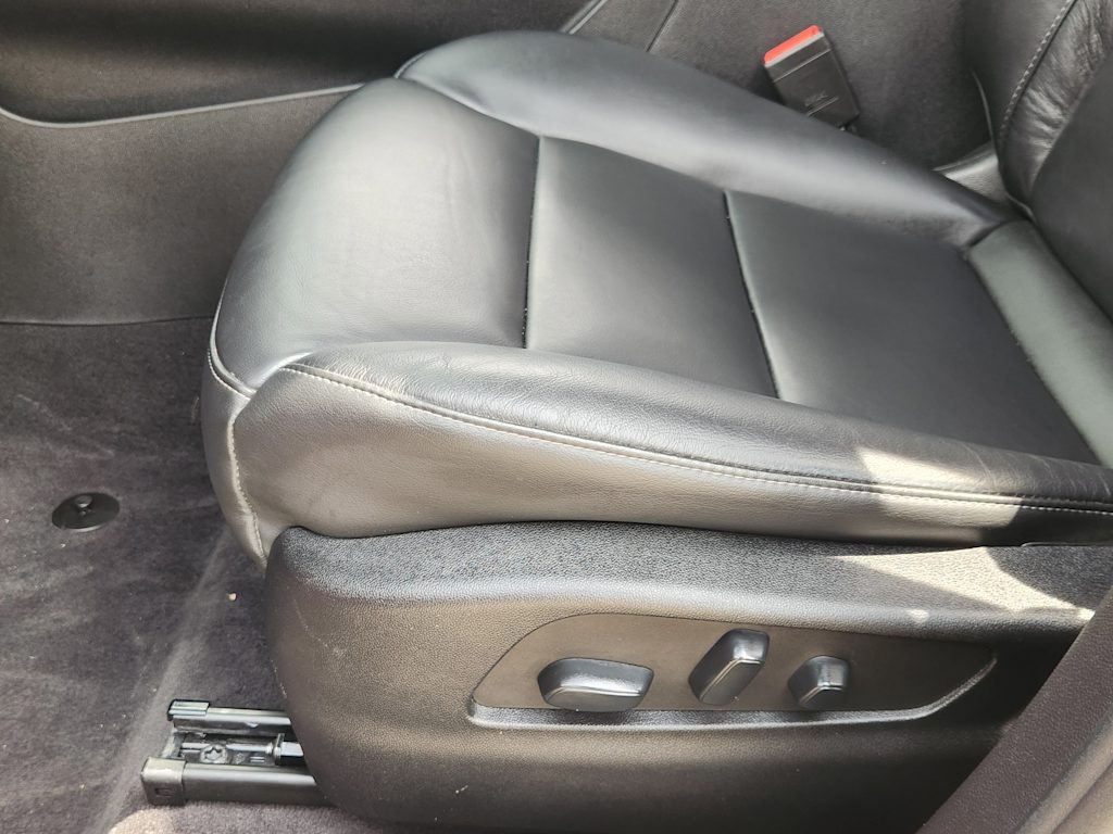 Thumbnail: 2023 Cadillac XT4 - 24