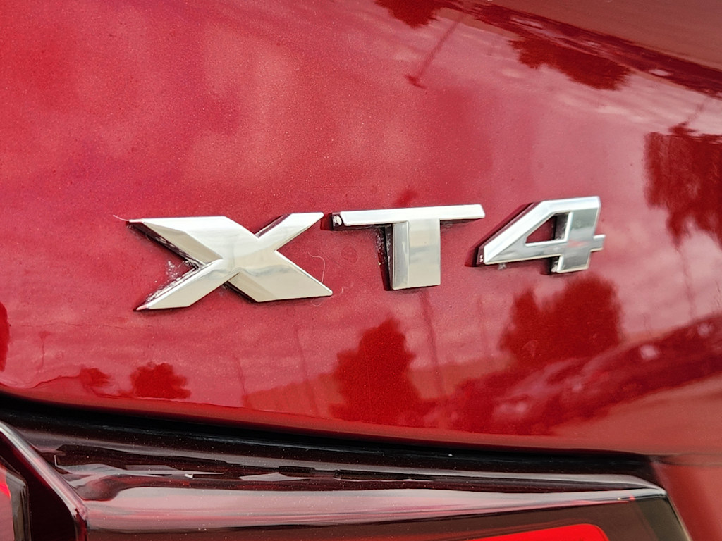 Thumbnail: 2023 Cadillac XT4 - 6