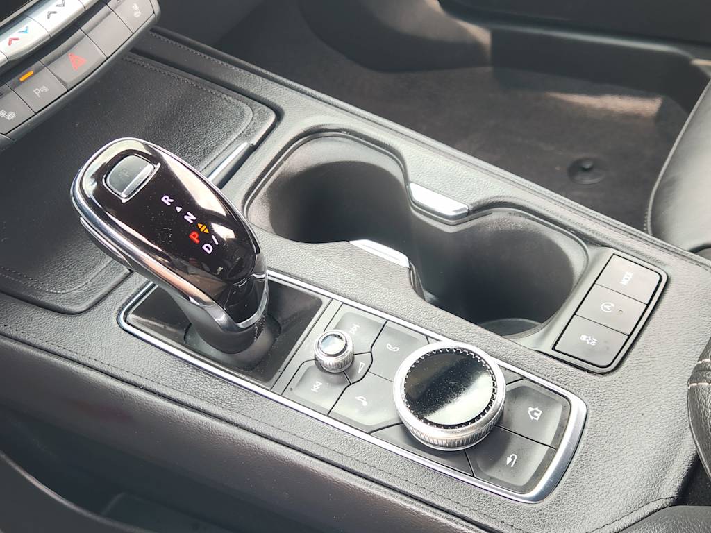 Thumbnail: 2023 Cadillac XT4 - 15