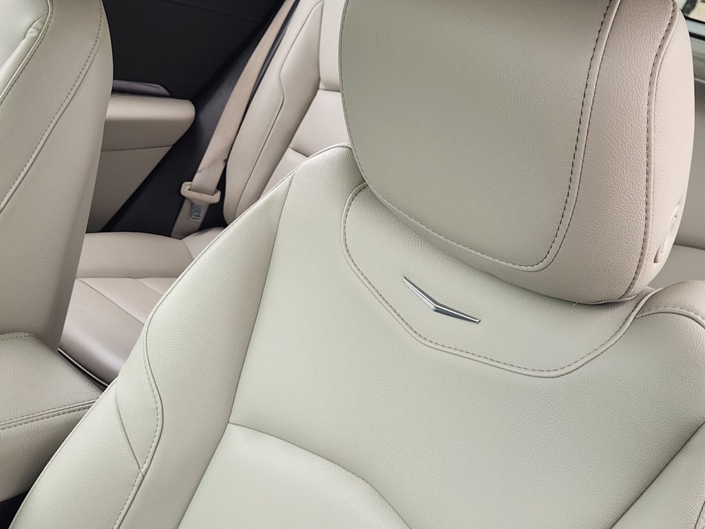 Thumbnail: 2023 Cadillac XT4 - 24