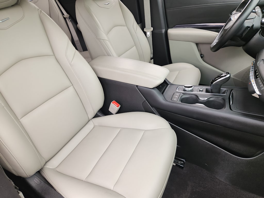 Thumbnail: 2023 Cadillac XT4 - 12
