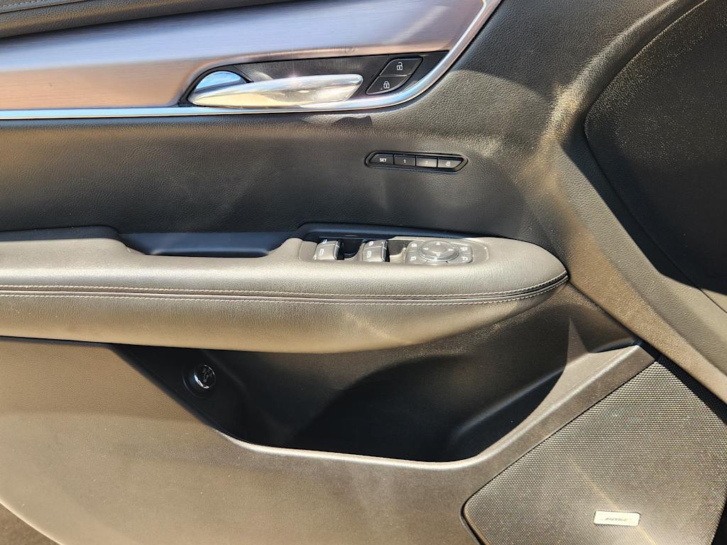 Thumbnail: 2022 Cadillac XT6 - 30