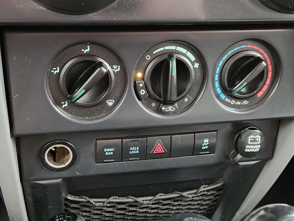 Thumbnail: 2010 Jeep Wrangler - 25