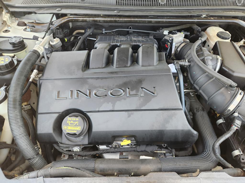 Thumbnail: 2012 Lincoln MKS - 9