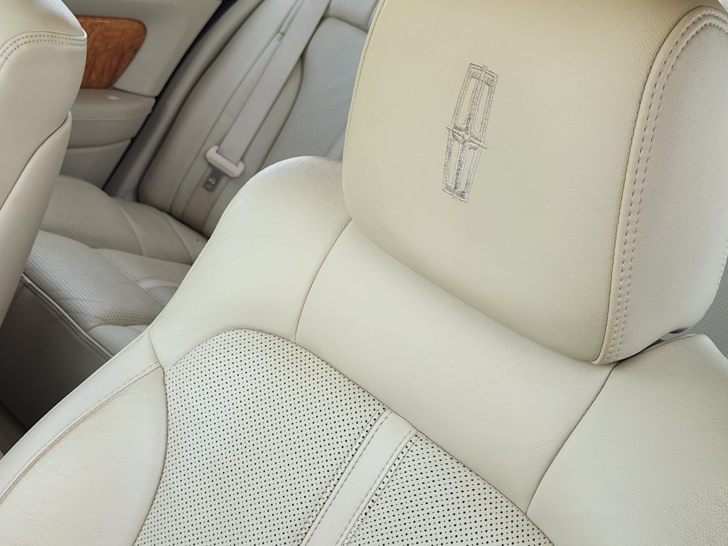 Thumbnail: 2012 Lincoln MKS - 24