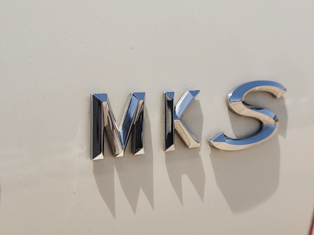 Thumbnail: 2012 Lincoln MKS - 7