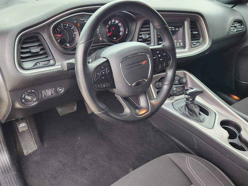 2022 Dodge Challenger SXT 2