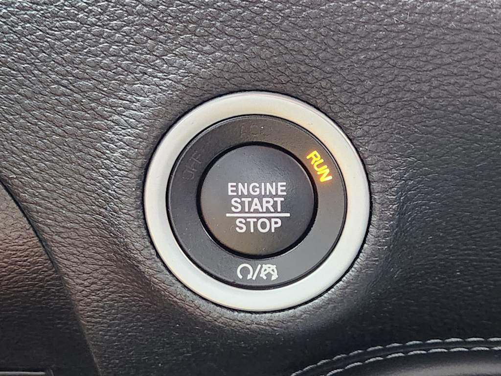 2022 Dodge Challenger SXT 25