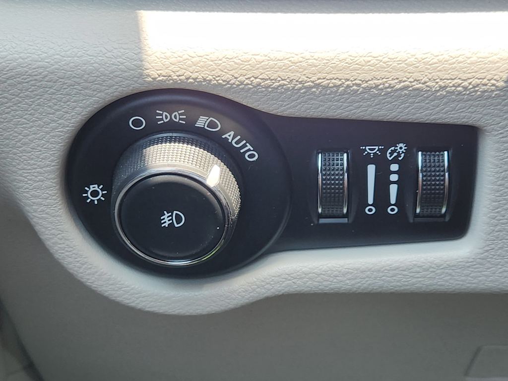 Thumbnail: 2019 Chrysler Pacifica - 25