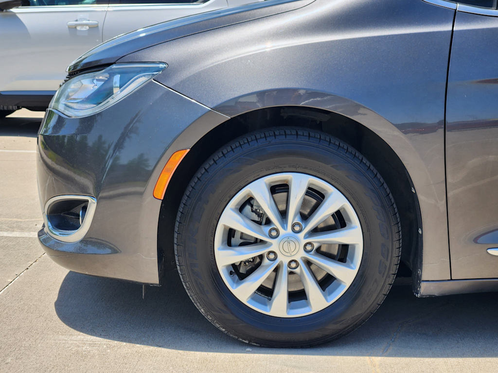 Thumbnail: 2019 Chrysler Pacifica - 7