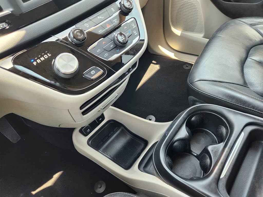 Thumbnail: 2019 Chrysler Pacifica - 14