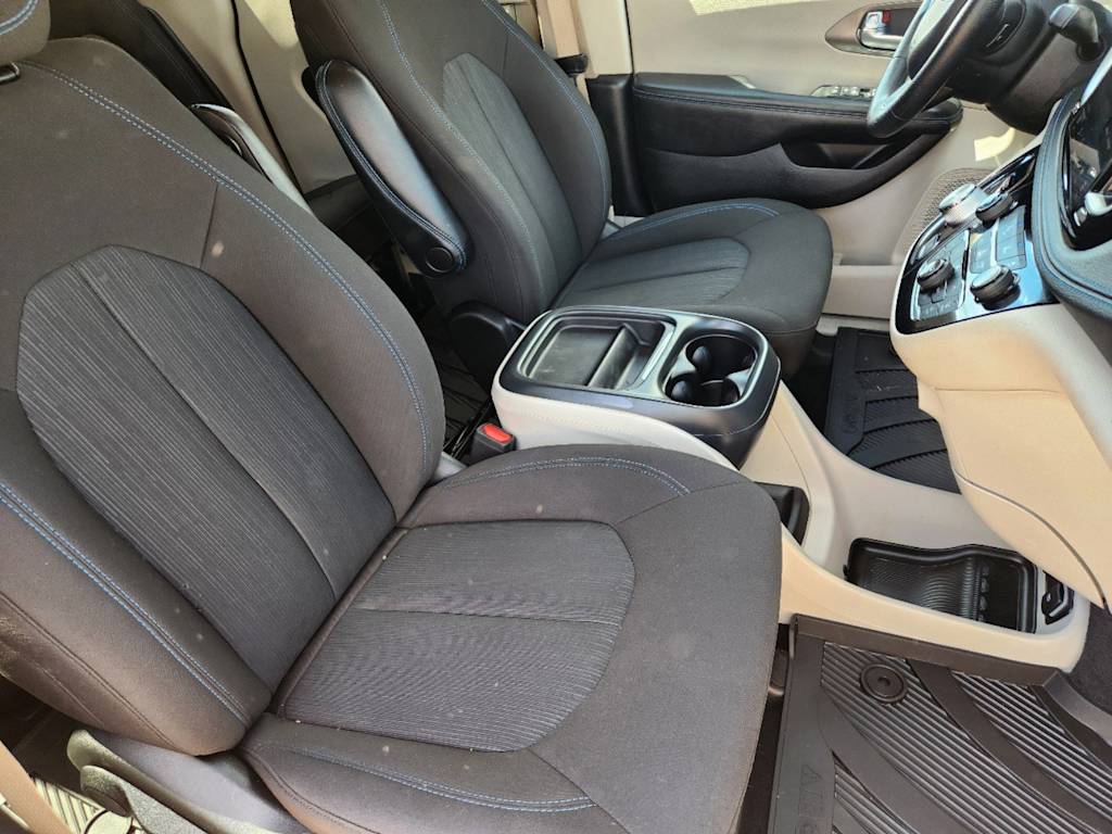 2021 Chrysler Pacifica Touring 12