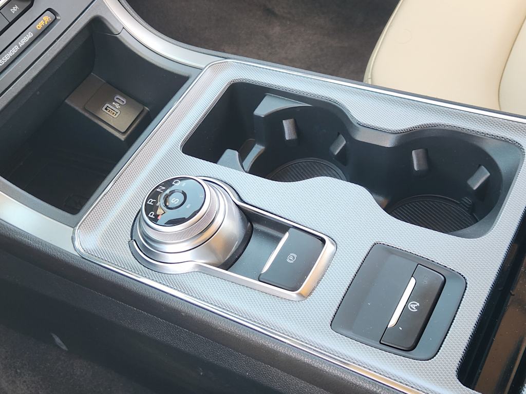 Thumbnail: 2021 Ford Edge - 16