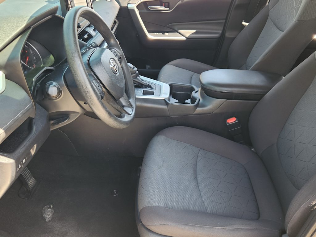 Thumbnail: 2020 Toyota RAV4 - 10