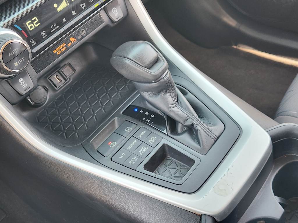 Thumbnail: 2020 Toyota RAV4 - 15