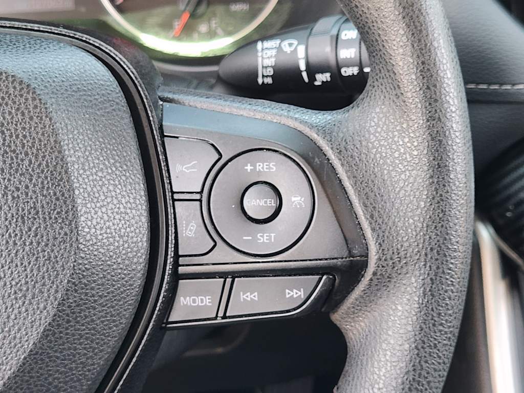 Thumbnail: 2020 Toyota RAV4 - 32