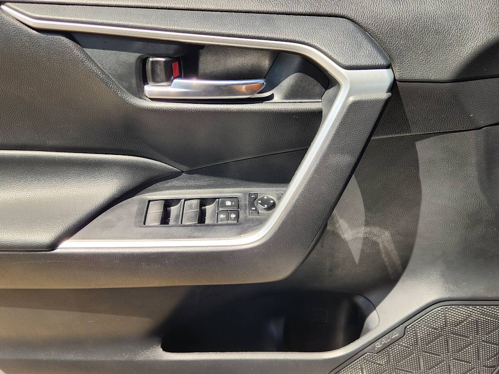 Thumbnail: 2020 Toyota RAV4 - 29