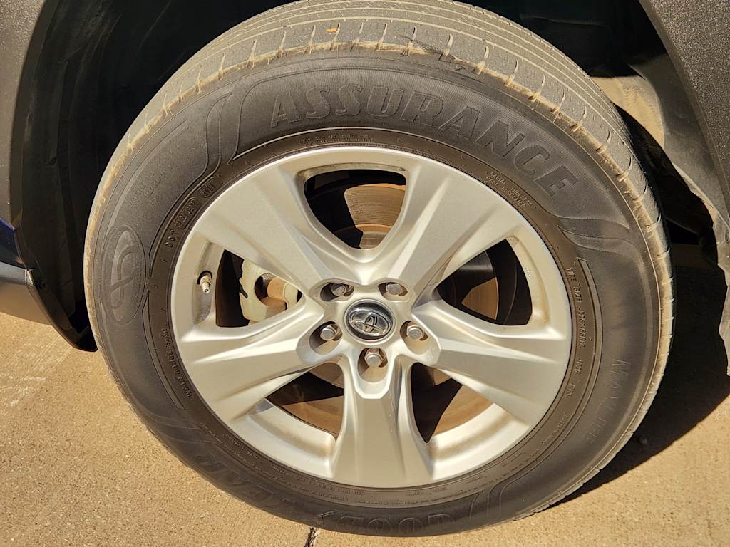 Thumbnail: 2019 Toyota RAV4 - 6