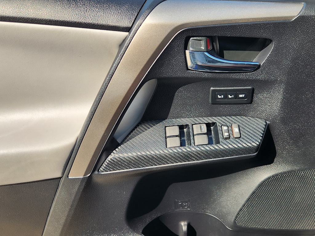 Thumbnail: 2015 Toyota RAV4 - 29