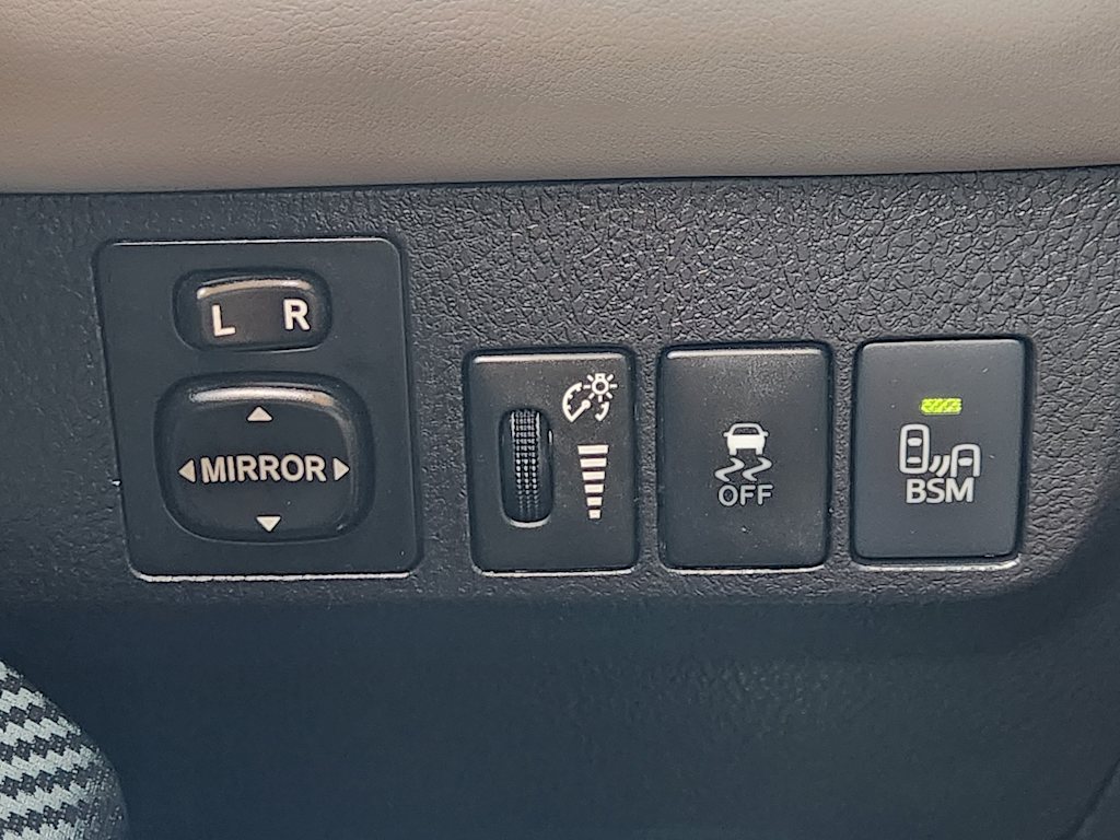 Thumbnail: 2015 Toyota RAV4 - 27
