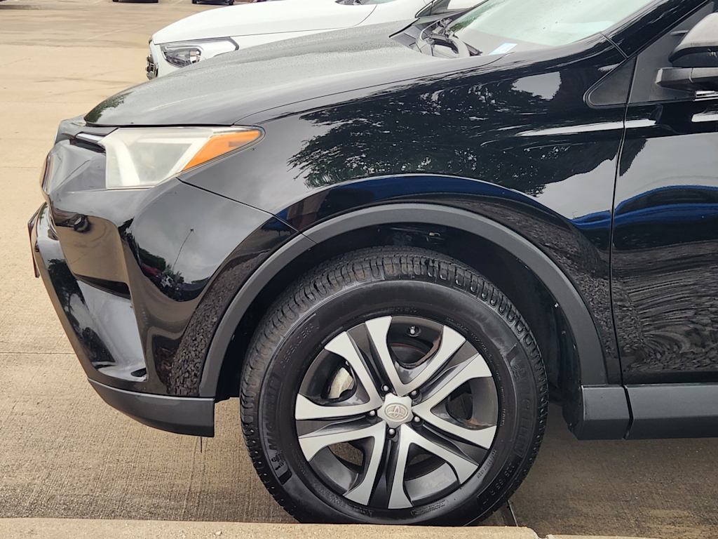 Thumbnail: 2016 Toyota RAV4 - 10