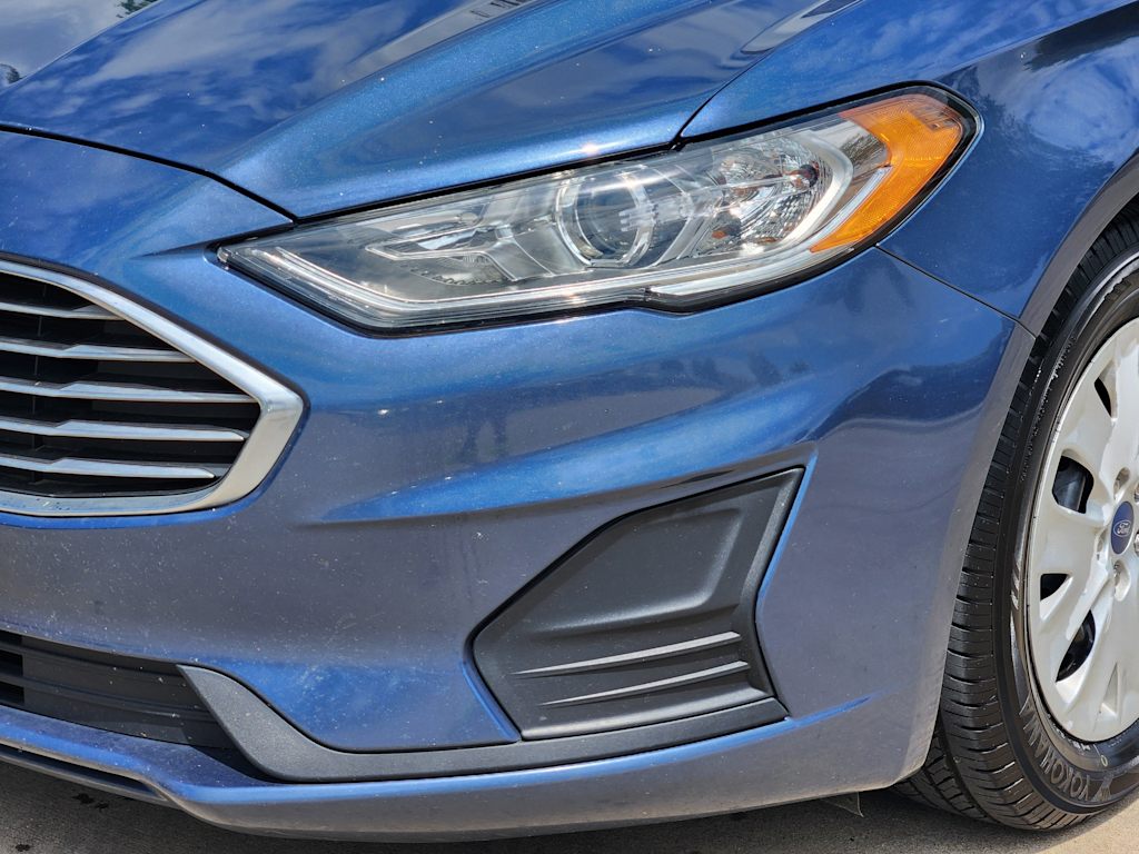 2019 Ford Fusion S 22