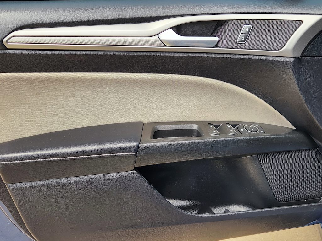 2019 Ford Fusion S 31