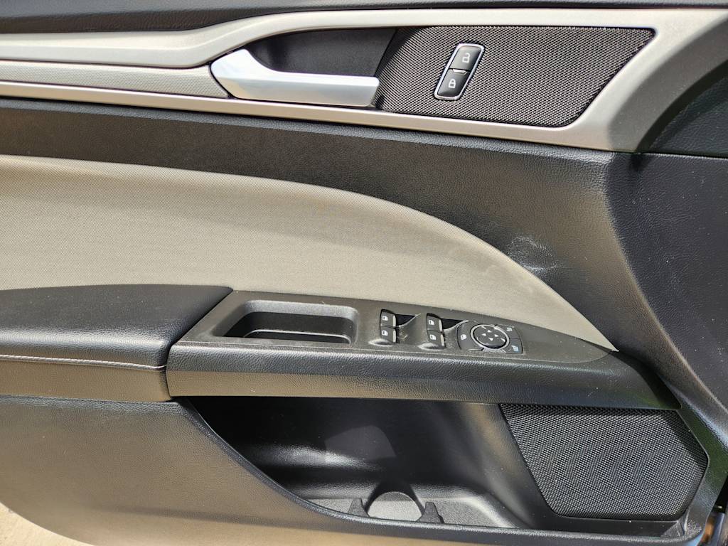 2019 Ford Fusion S 29