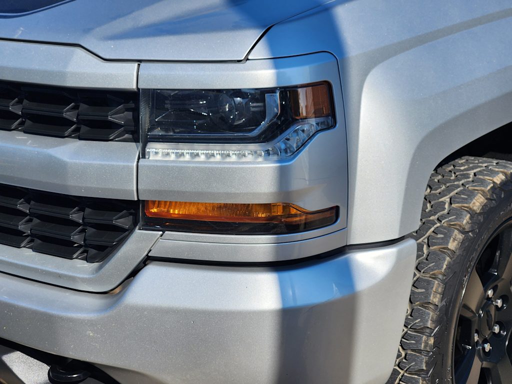 Thumbnail: 2018 Chevrolet Silverado 1500 - 12