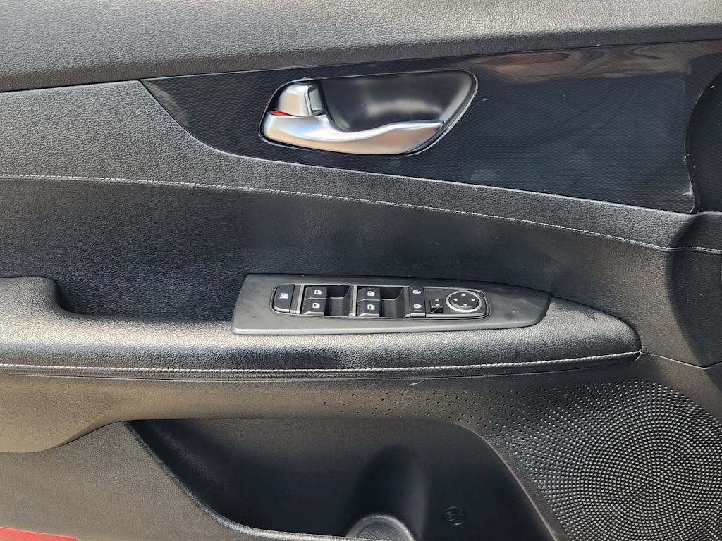Thumbnail: 2022 Kia Forte - 29