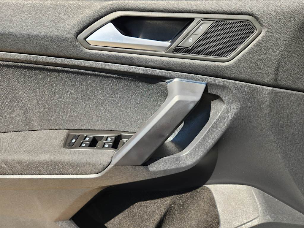 2021 Volkswagen Tiguan S 27