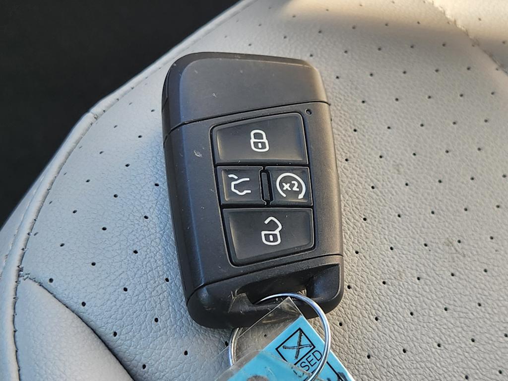 Thumbnail: 2023 Volkswagen Tiguan - 18