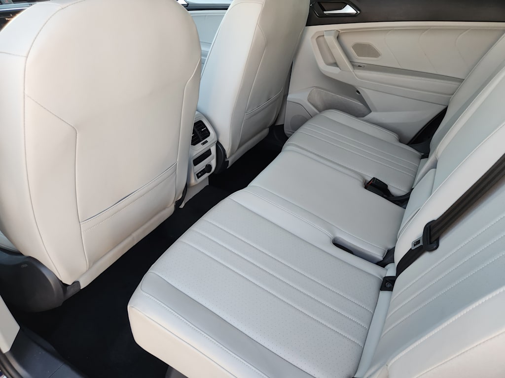 Thumbnail: 2023 Volkswagen Tiguan - 12