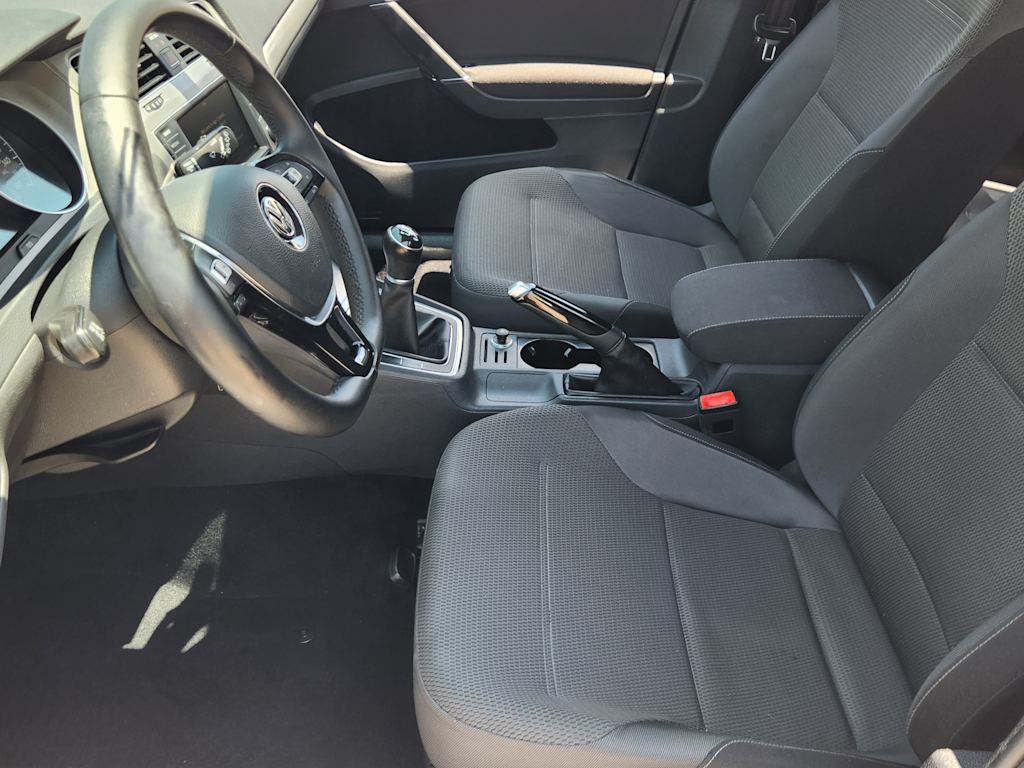 Thumbnail: 2016 Volkswagen Golf - 11