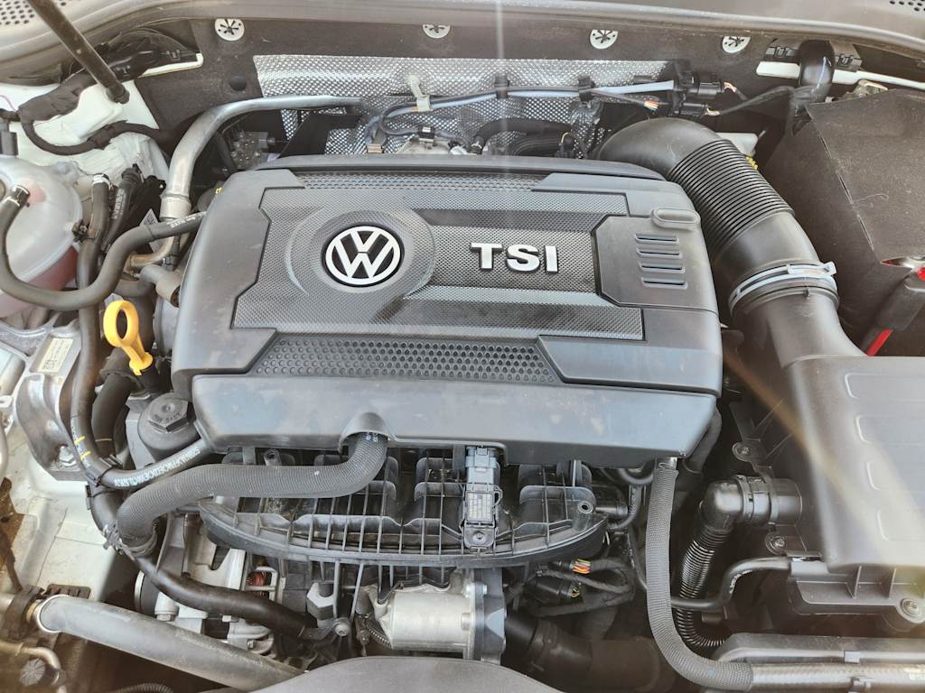 Thumbnail: 2016 Volkswagen Golf - 9