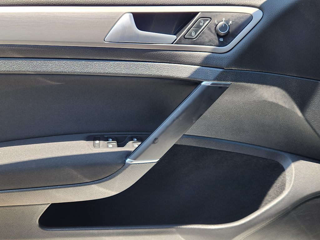 Thumbnail: 2016 Volkswagen Golf - 29