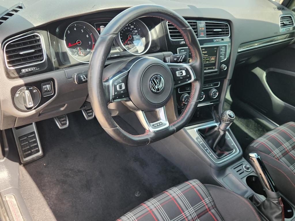 Thumbnail: 2017 Volkswagen Golf - 2