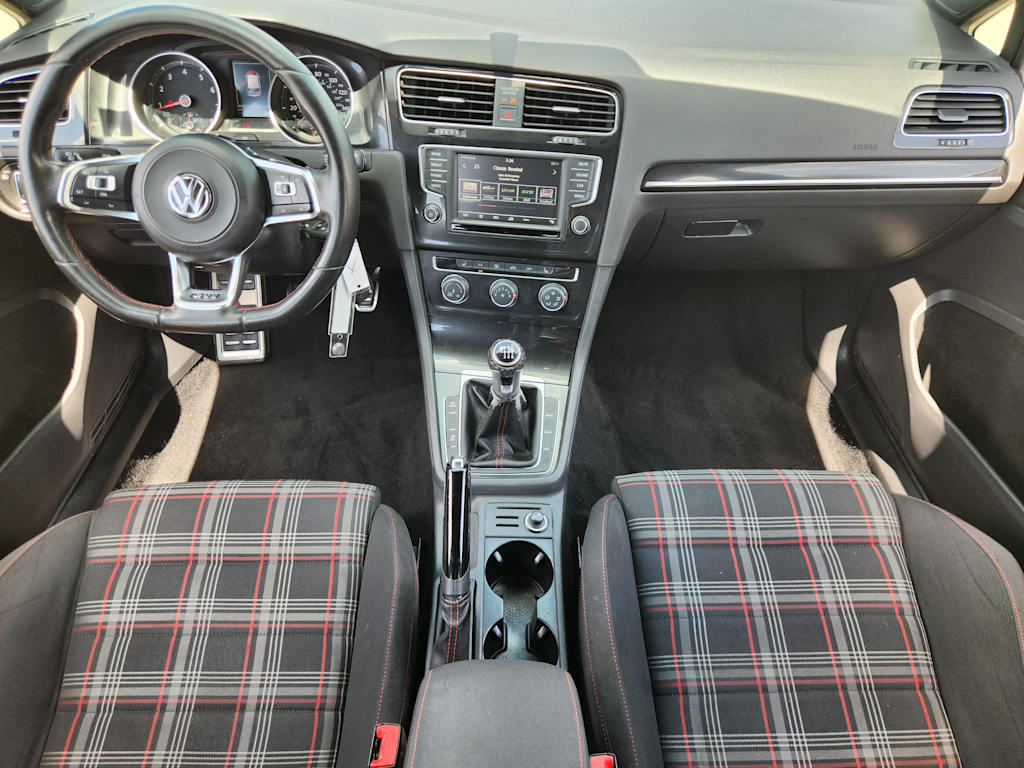 Thumbnail: 2017 Volkswagen Golf - 10
