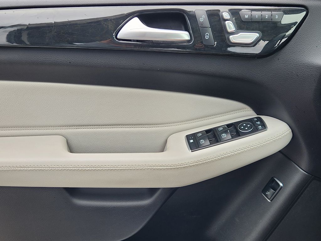 Thumbnail: 2017 Mercedes-Benz GLS - 27