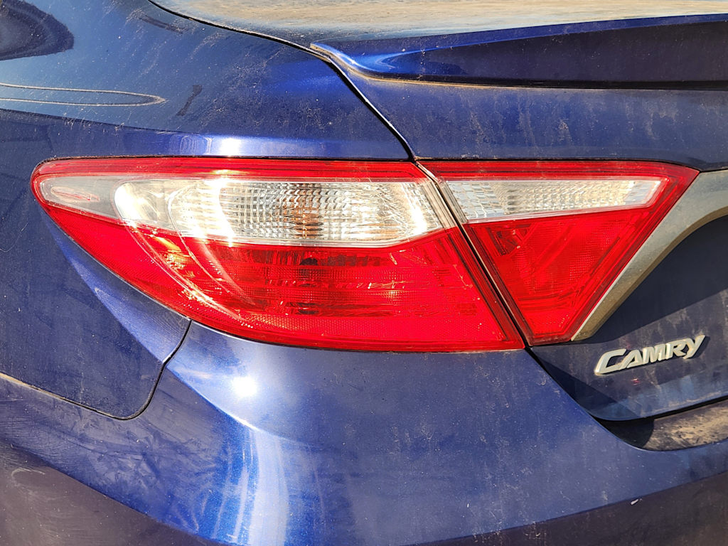 Thumbnail: 2016 Toyota Camry - 12