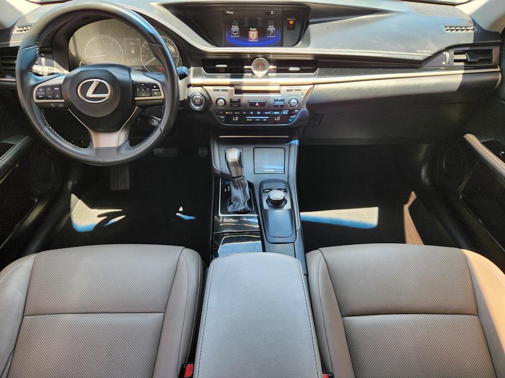 Thumbnail: 2016 Lexus ES - 10