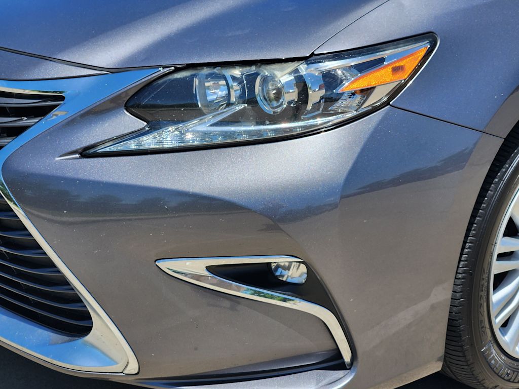 Thumbnail: 2016 Lexus ES - 23