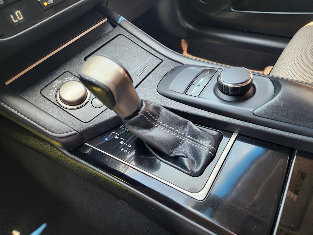 Thumbnail: 2016 Lexus ES - 16