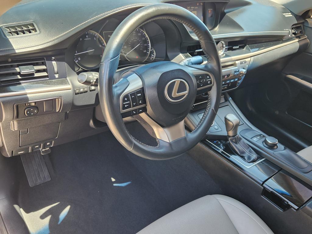 Thumbnail: 2016 Lexus ES - 2