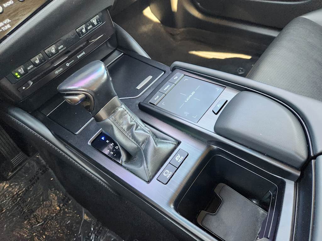 Thumbnail: 2022 Lexus ES - 16