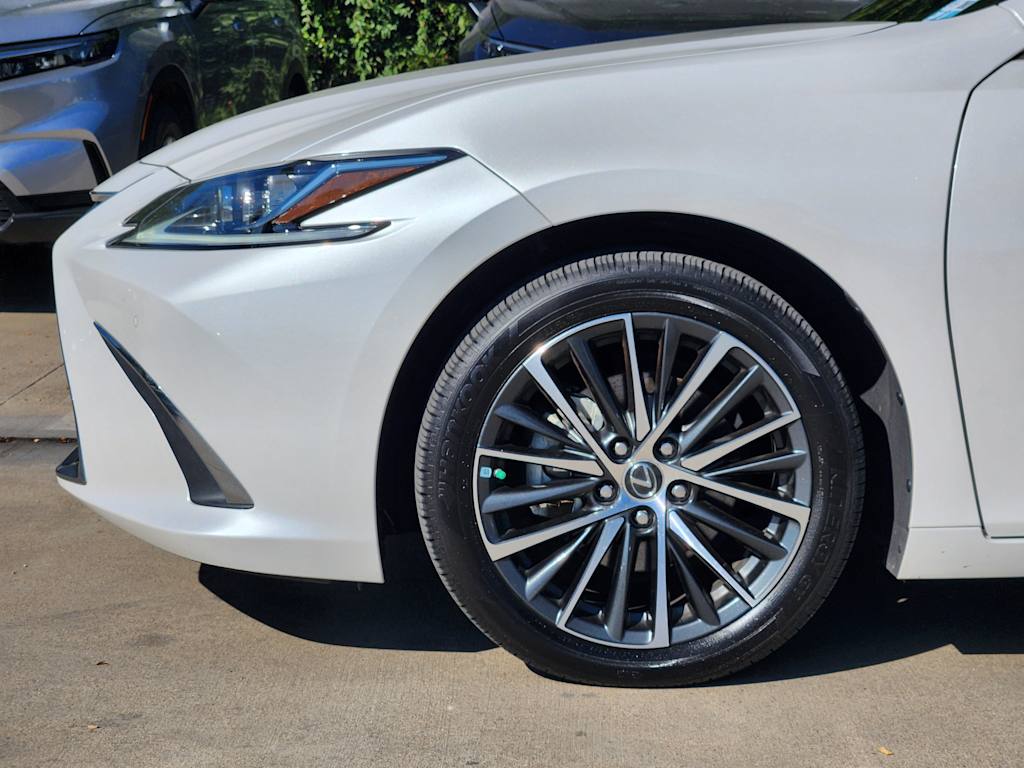 Thumbnail: 2022 Lexus ES - 8